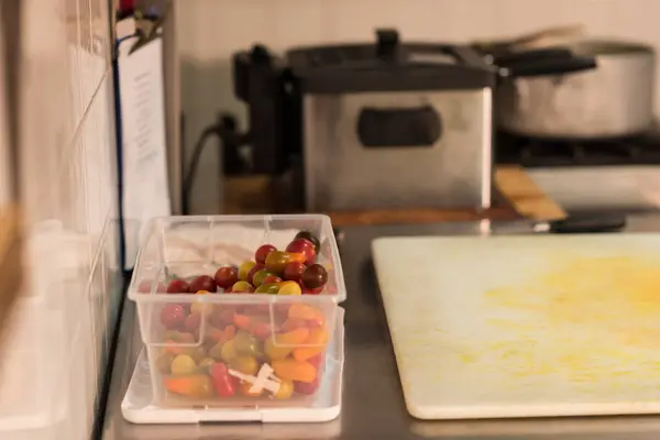 Primer Plano Caja Tomates Una Cocina Comercial —  Fotos de Stock