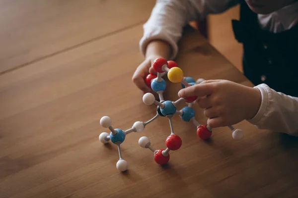 Cropped Image Girl Experimenting Molecule Home — Stock Photo, Image