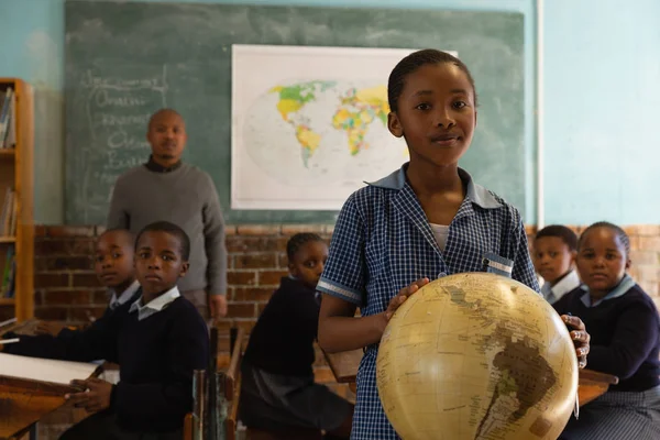 Professeur Masculin Avec Des Élèves Classe École — Photo