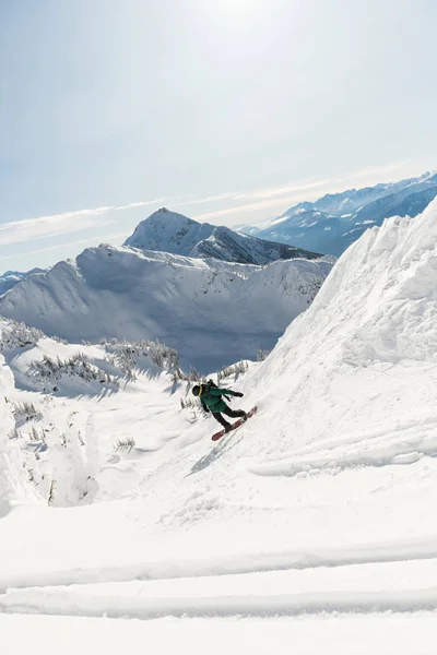 Skier Skiing Snowy Mountain — Stock Photo, Image