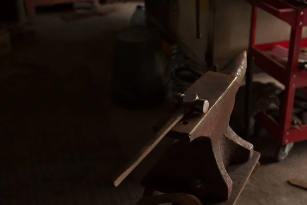 Close Hammer Tool Anvil Workshop — Stock Photo, Image