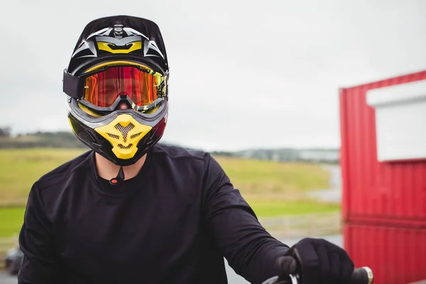 Ciclista Con Casco Skatepark —  Fotos de Stock