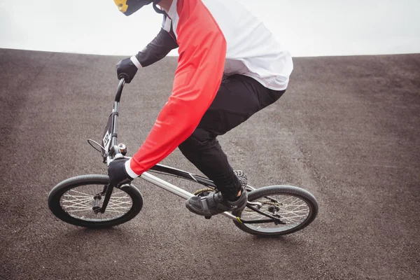 Ciclista Andar Bicicleta Bmx Parque Skate — Fotografia de Stock