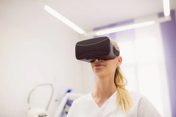 Female Doctor Wearing Virtual Reality Headset Clinic — Stock Photo, Image