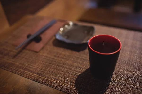 Tazza Sake Sul Tavolo Pranzo Nel Ristorante — Foto Stock