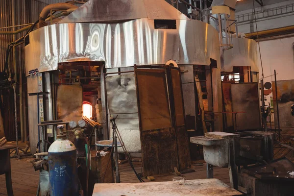 Postazione Lavoro Vuota Forno Soffiatori Presso Fabbrica Soffiaggio Del Vetro — Foto Stock