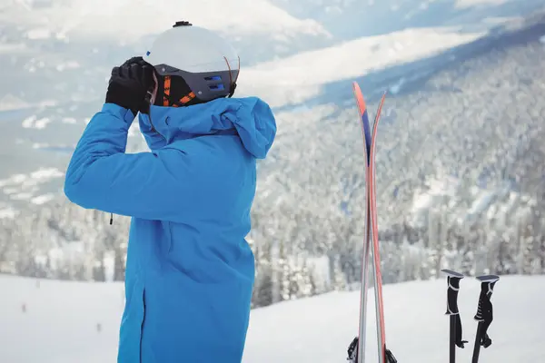 Skier Looking Mountain Binocular — Stock Photo, Image