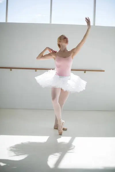Ballerina Practicing Ballet Dance Ballet Studio — Stock Photo, Image