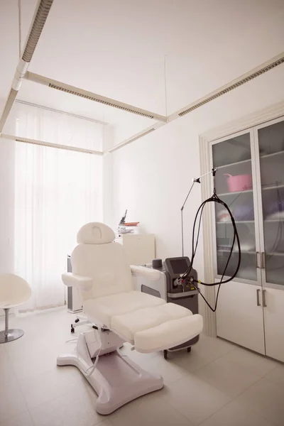 空牙医办公室与设备在牙科诊所内部 — 图库照片