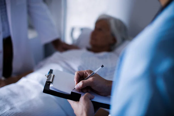 Male Doctor Writing Prescription Clipboard Hospital — Stock Photo, Image