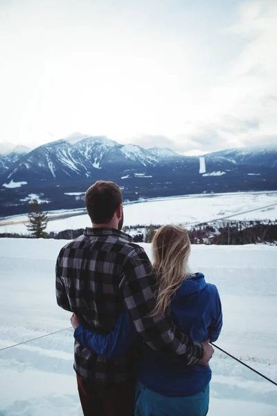 Couple Arms Standing Snow Covered Field Sky — Stock Photo, Image