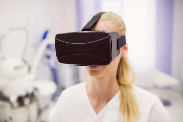 Female Doctor Wearing Virtual Reality Headset Clinic — Stock Photo, Image