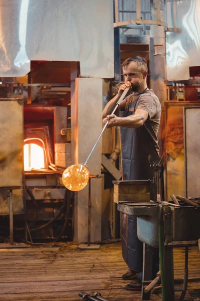 Glassblower Shaping Glass Blowpipe Glassblowing Factory — Stock Photo, Image
