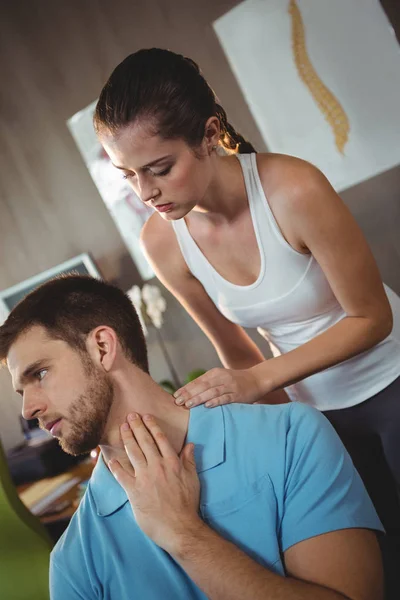 Female Physiotherapist Examining Neck Male Patient Clinic — Stock Photo, Image