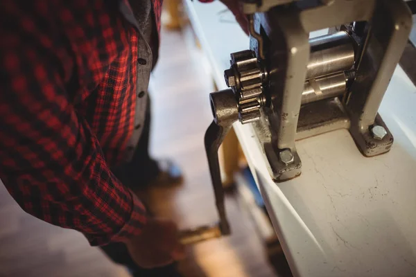 Goldsmith Manufacturing Ring Workshop — Stock Photo, Image