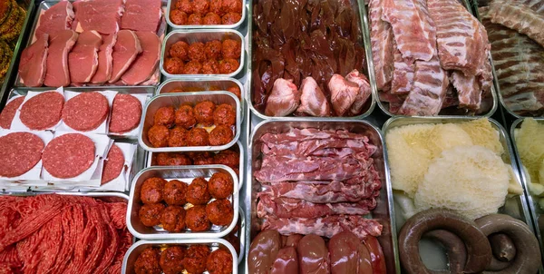 Variedade Carne Marinada Balcão Exposição Açougue — Fotografia de Stock