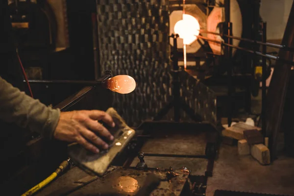 Souffleur Verre Façonnant Verre Fondu Usine Soufflage Verre — Photo