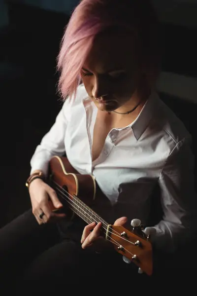 Femme Jouant Guitare École Musique — Photo