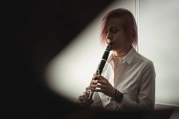 Beautiful Woman Playing Clarinet Music School — Stock Photo, Image