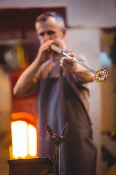 Glassblower Shaping Glass Blowpipe Glassblowing Factory — Stock Photo, Image