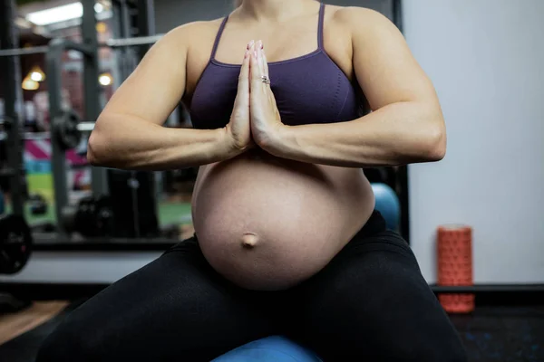 Pregnant Woman Performing Yoga Gym — Stock Photo, Image