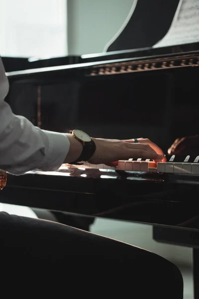 Femme Jouant Piano Dans Studio Musique — Photo