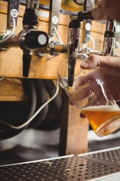 Close Bar Tender Filling Beer Bar Pump Bar Counter — Stock Photo, Image