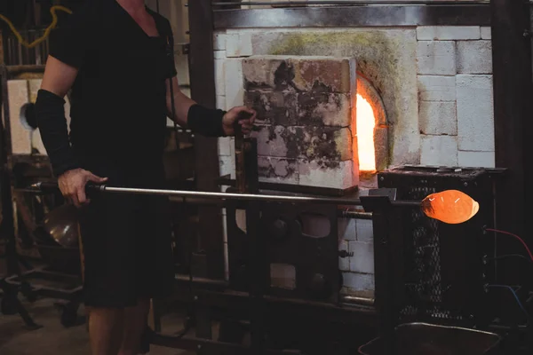 Cropped Image Glassblower Heating Glass Furnace Glassblowing Factory — 스톡 사진