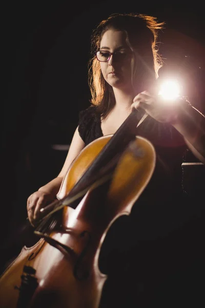 Female Student Playing Violin Studio — Stock Photo, Image