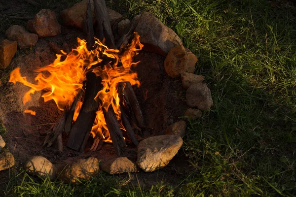 Nahaufnahme Vom Lagerfeuer Auf Dem Campingplatz — Stockfoto