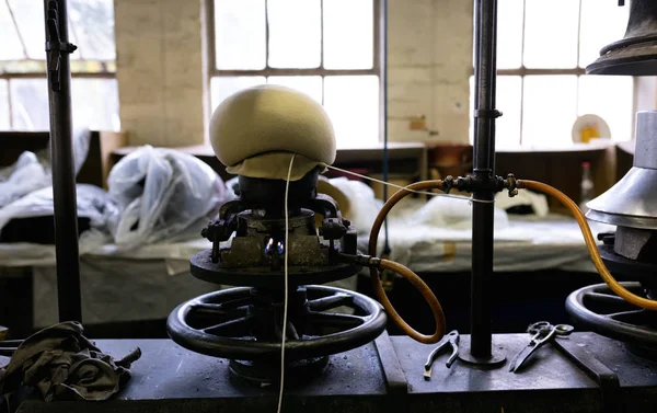 Front View Top Hat Being Shaped Traditional Piece Hat Making — Stock Photo, Image