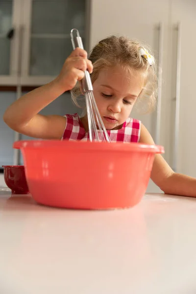 Front View Close Young Caucasian Girl Mixing Food Bowl Cooking — Stock Photo, Image