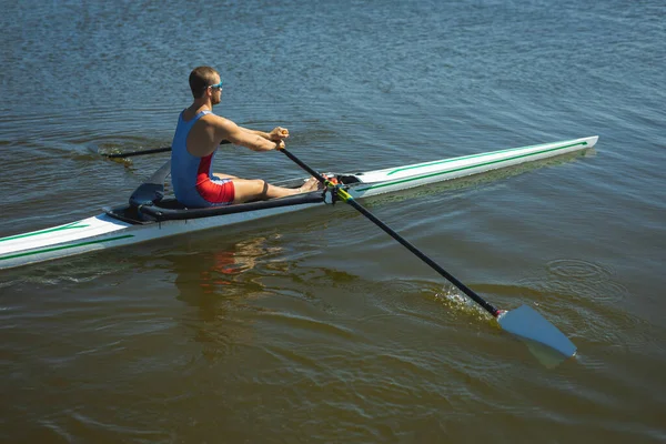 Hoge Hoek Zijaanzicht Van Een Blanke Mannelijke Roeier Training Roeien — Stockfoto