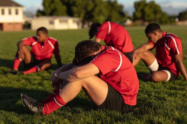 Vista Laterale Quattro Giocatori Rugby Maschi Multietnici Adolescenti Che Indossano — Foto Stock