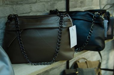Moda kadınlar parlak çanta