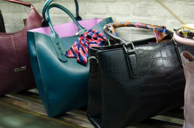 Moda kadınlar parlak çanta