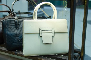 Moda kadınlar parlak çanta