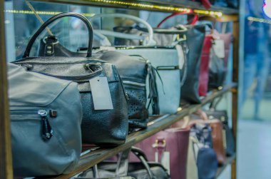 Moda kadınlar parlak çanta