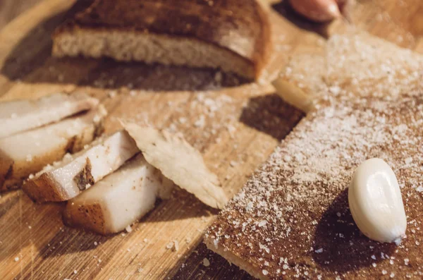 Pan Sobre Mesa Con Harina —  Fotos de Stock