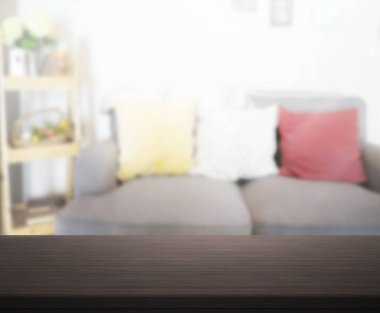 Arka planın Masa Üstü ve Bulanık Oturma Odası
