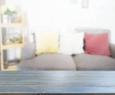 Arka planın Masa Üstü ve Bulanık Oturma Odası