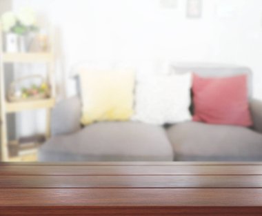 Arka planın Masa Üstü ve Bulanık Oturma Odası