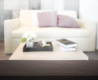 Arka planın Masa Üstü ve Bulanık Oturma Odası