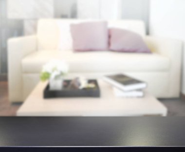 Arka planın Masa Üstü ve Bulanık Oturma Odası