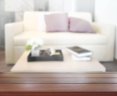 Arka planın Masa Üstü ve Bulanık Oturma Odası