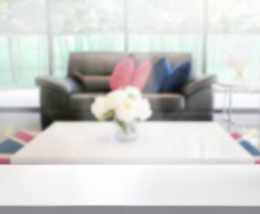 Arka planın Masa Üstü ve Bulanık Oturma Odası