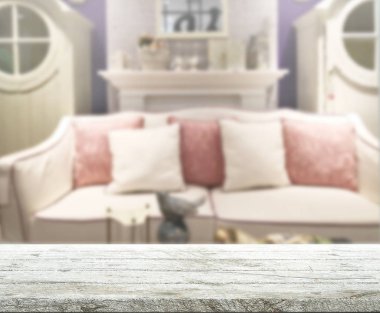 Arka planın Masa Üstü ve Bulanık Oturma Odası