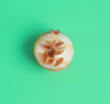 Doğum günü pastası için arka plan rengi üzerinde