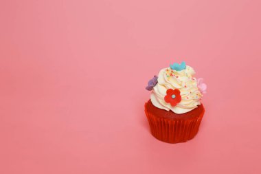 Doğum günü pastası üzerinde arka plan rengini