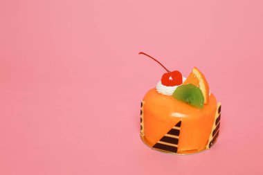 Doğum günü pastası üzerinde arka plan rengini